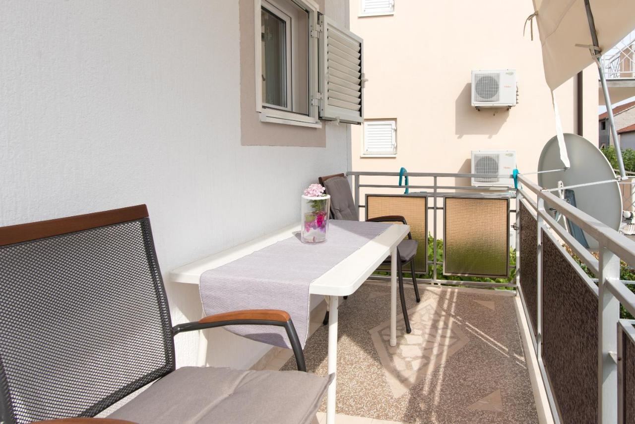 Topic Apartments Vodice Eksteriør bilde